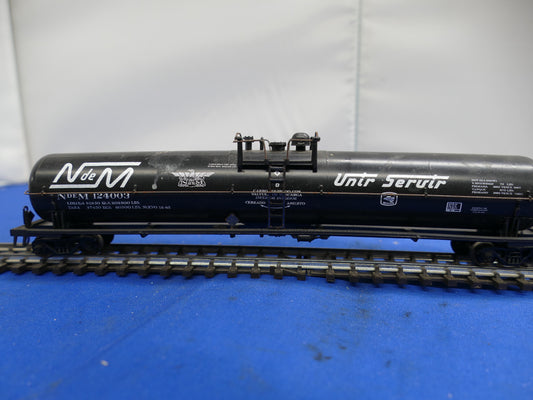 Athearn HO - 62' Tank Car (used)