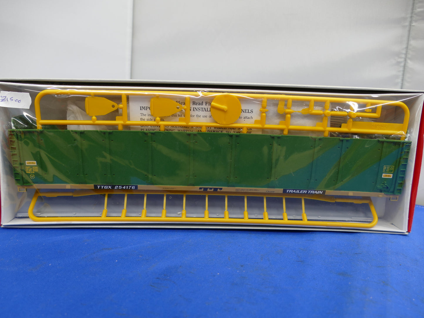 Walthers HO - 89' Enclosed Auto Carrier (used)