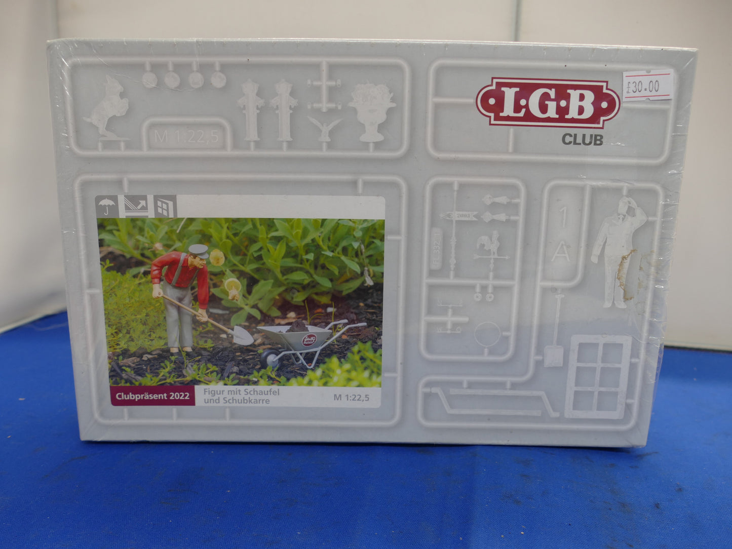 LGB Club Model - Wheelbarrow & Gardener