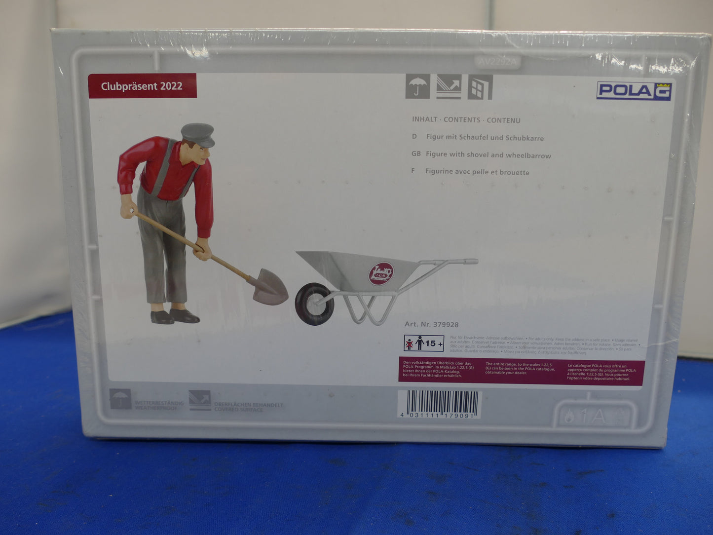 LGB Club Model - Wheelbarrow & Gardener
