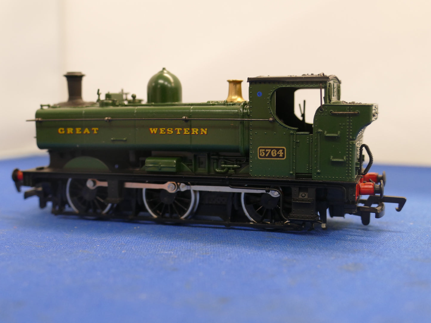 Mainline OO 57XX Pannier Tank Loco (used)