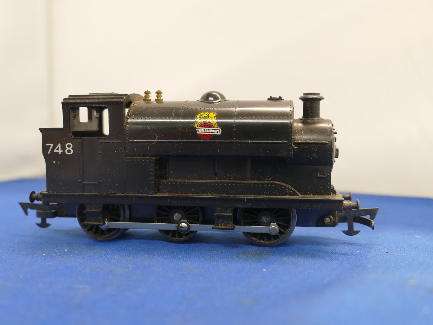 Hornby OO (Tri-ang) R153 Saddle Tank Loco (used)