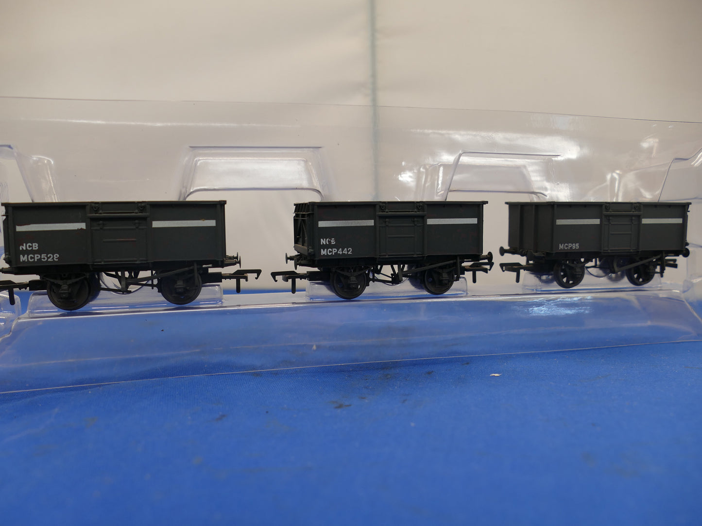 Bachmann OO/HO 37-236 Set of Mineral Wagons (used)