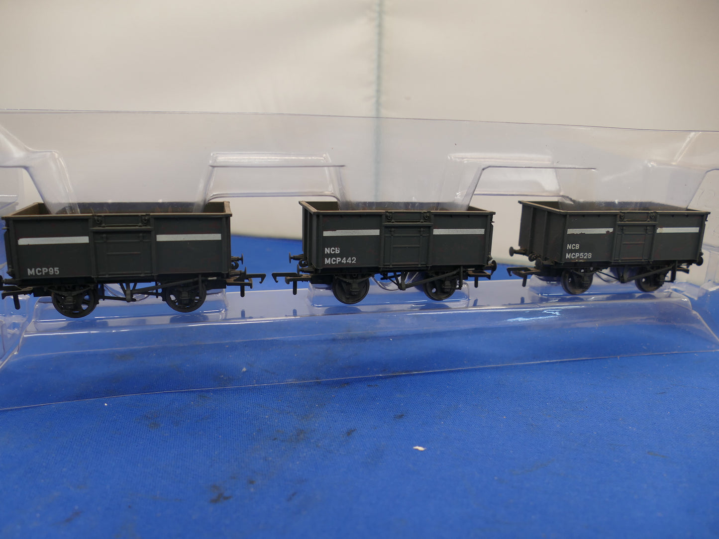 Bachmann OO/HO 37-236 Set of Mineral Wagons (used)