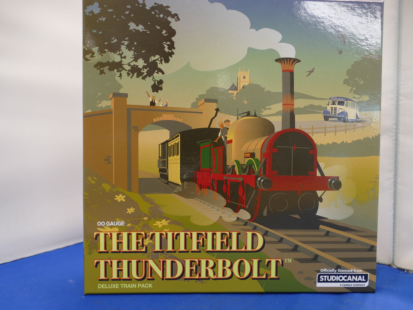 Rapido OO Gauge Titfield Thunderbolt Delux Pack (used)