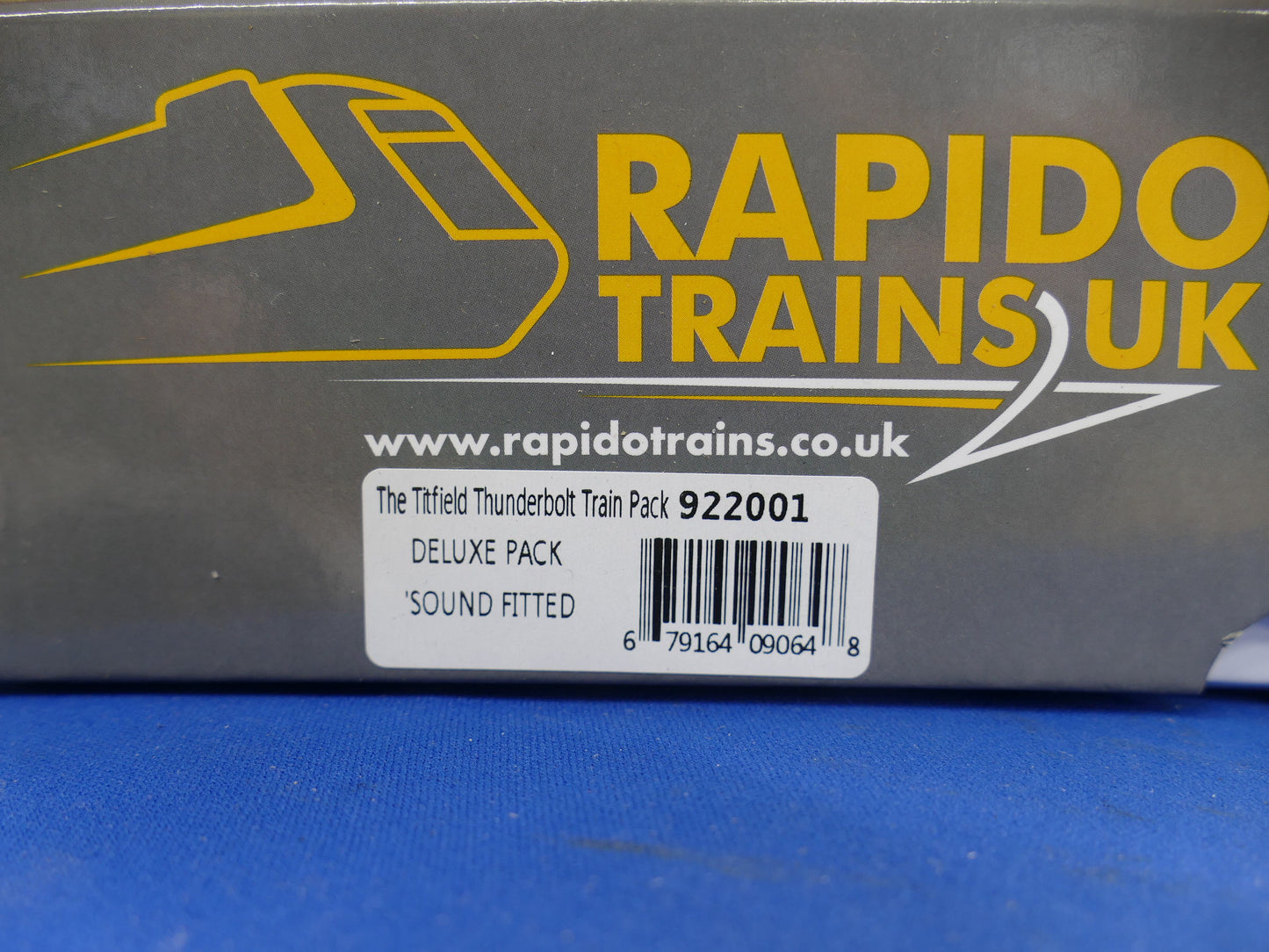 Rapido OO Gauge Titfield Thunderbolt Delux Pack (used)