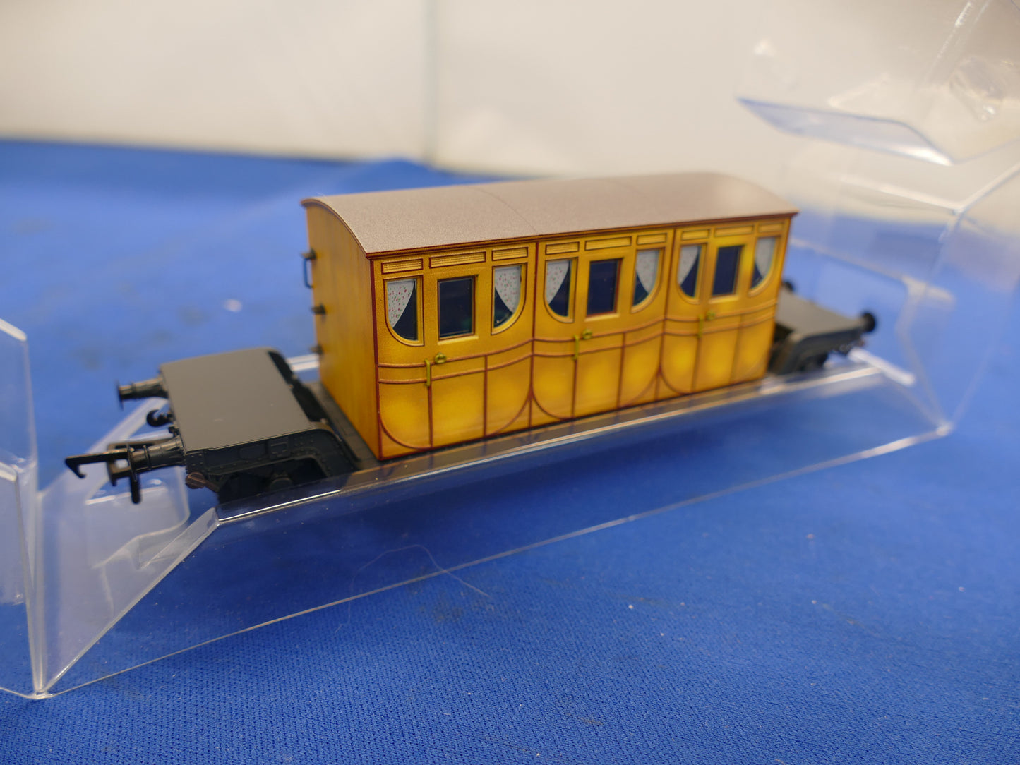 Rapido OO Gauge Titfield Thunderbolt Delux Pack (used)