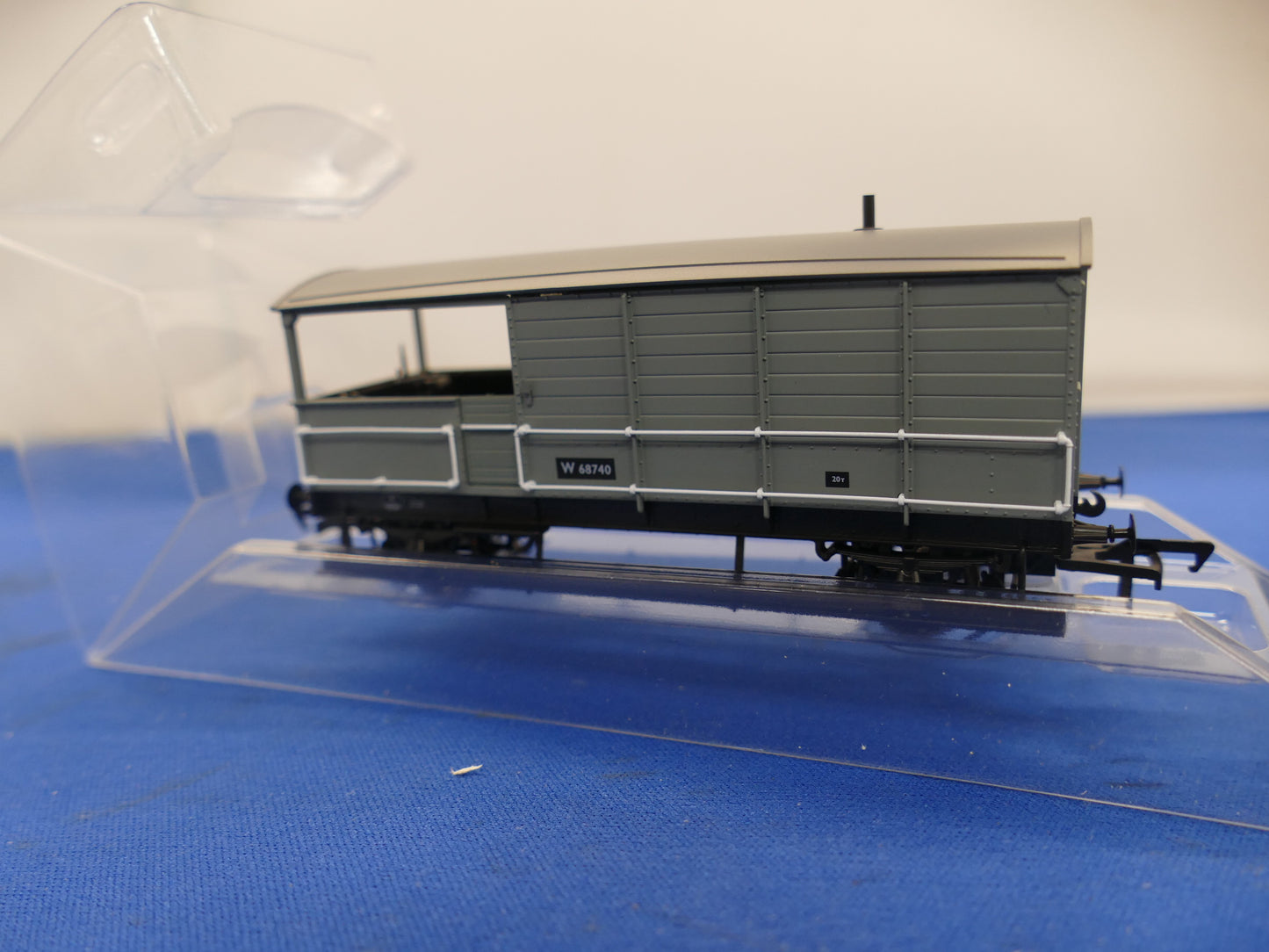 Rapido OO Gauge Titfield Thunderbolt Delux Pack (used)
