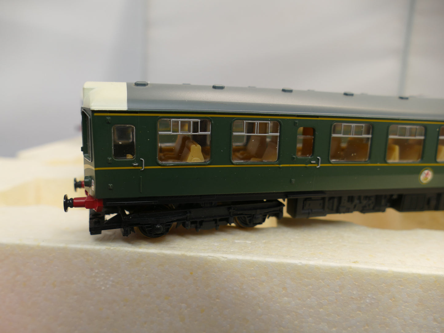 Hornby OO R2297 BR Green 3-Car Class 110 DMU (used)