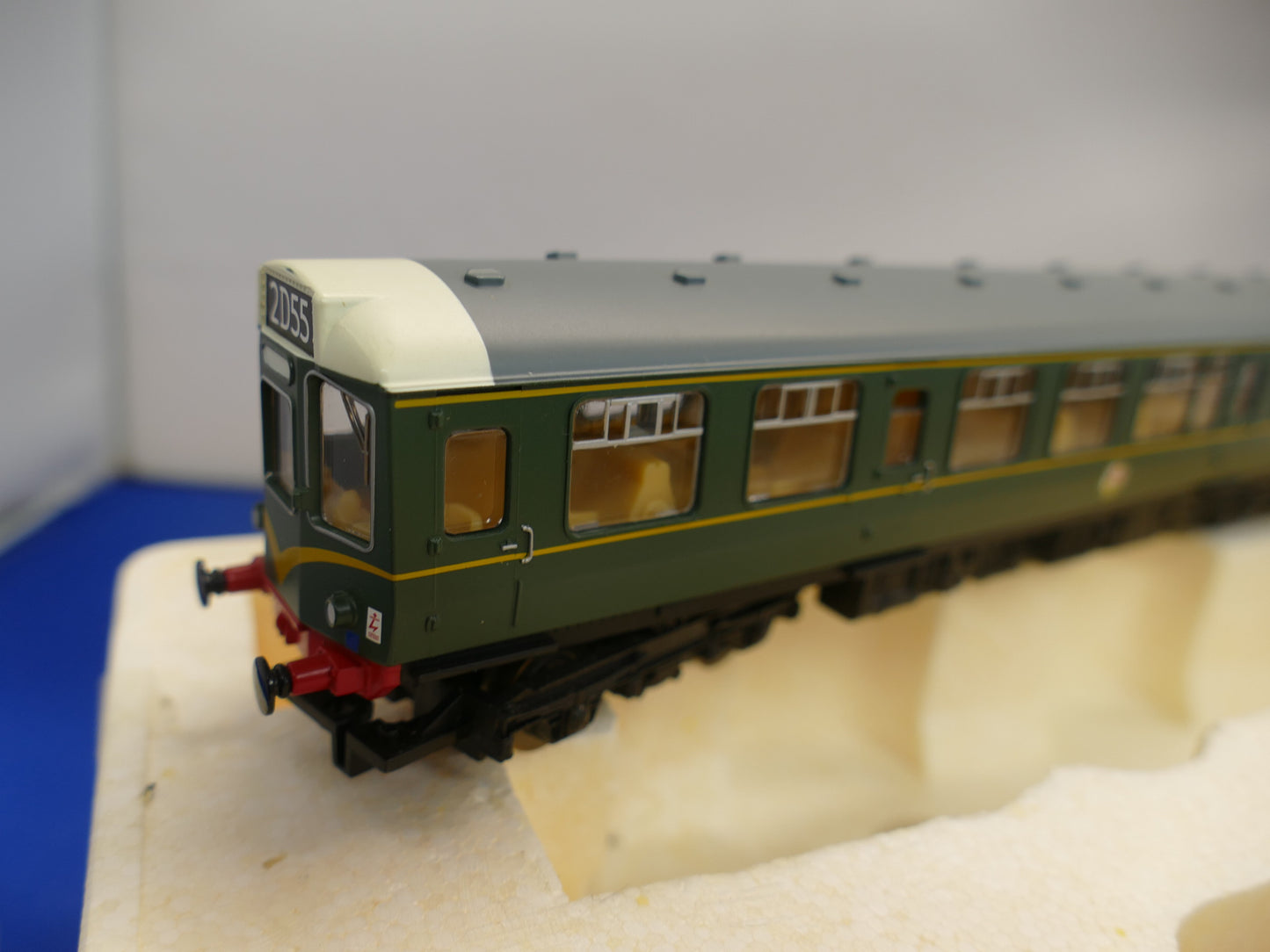 Hornby OO R2297 BR Green 3-Car Class 110 DMU (used)