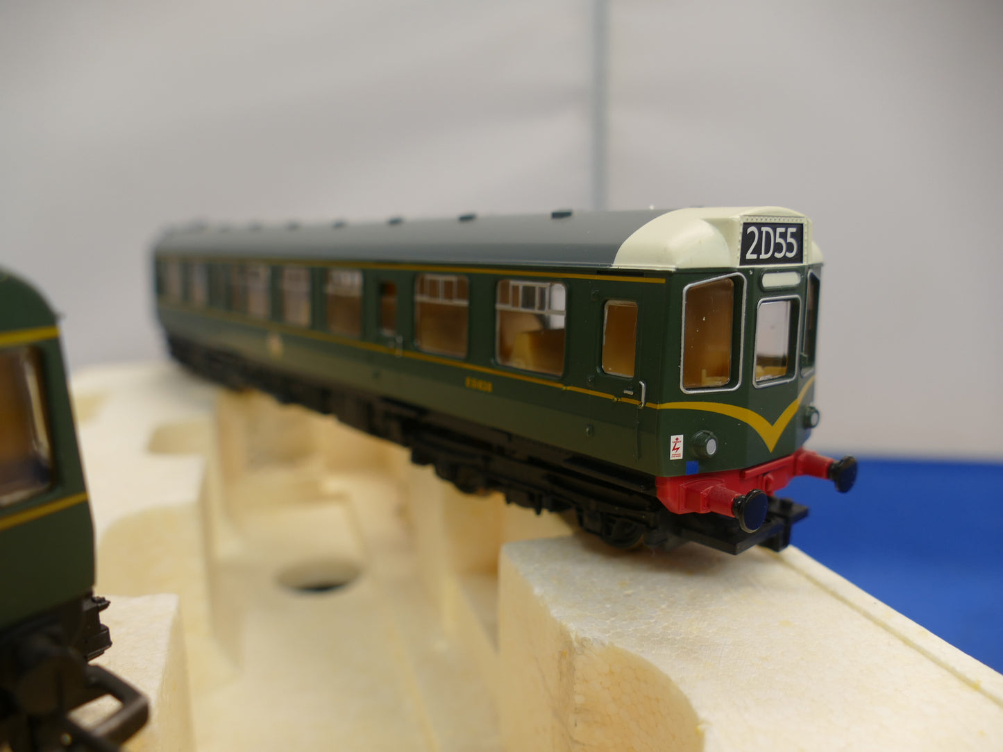 Hornby OO R2297 BR Green 3-Car Class 110 DMU (used)