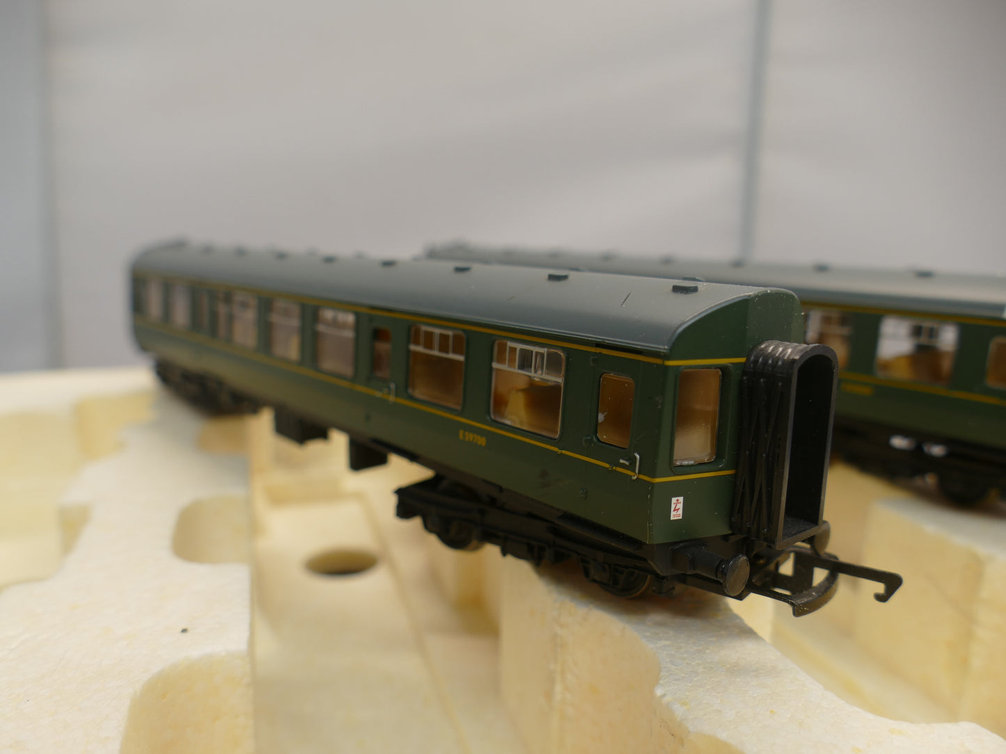 Hornby OO R2297 BR Green 3-Car Class 110 DMU (used)