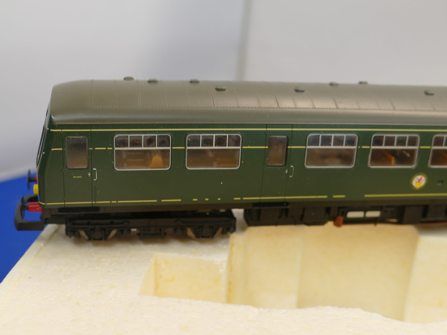 Hornby OO R2697 BR Green 3-Car Class 101 DMU (used)
