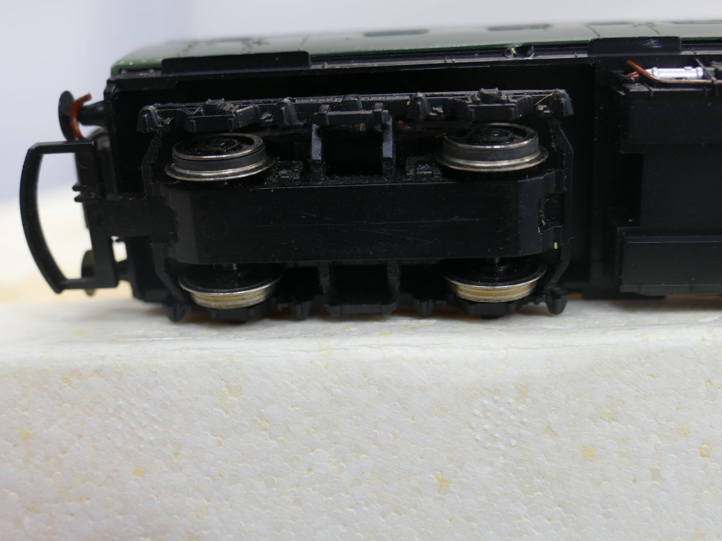 Hornby OO R2697 BR Green 3-Car Class 101 DMU (used)