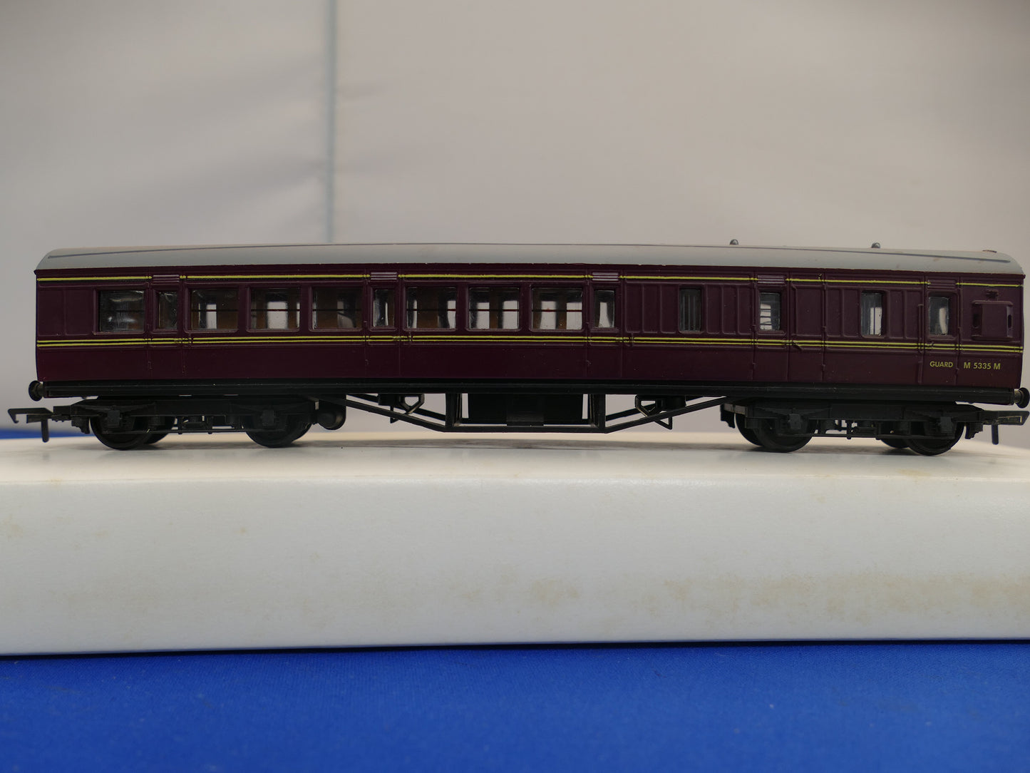 Mainline OO Coach Maroon (used)