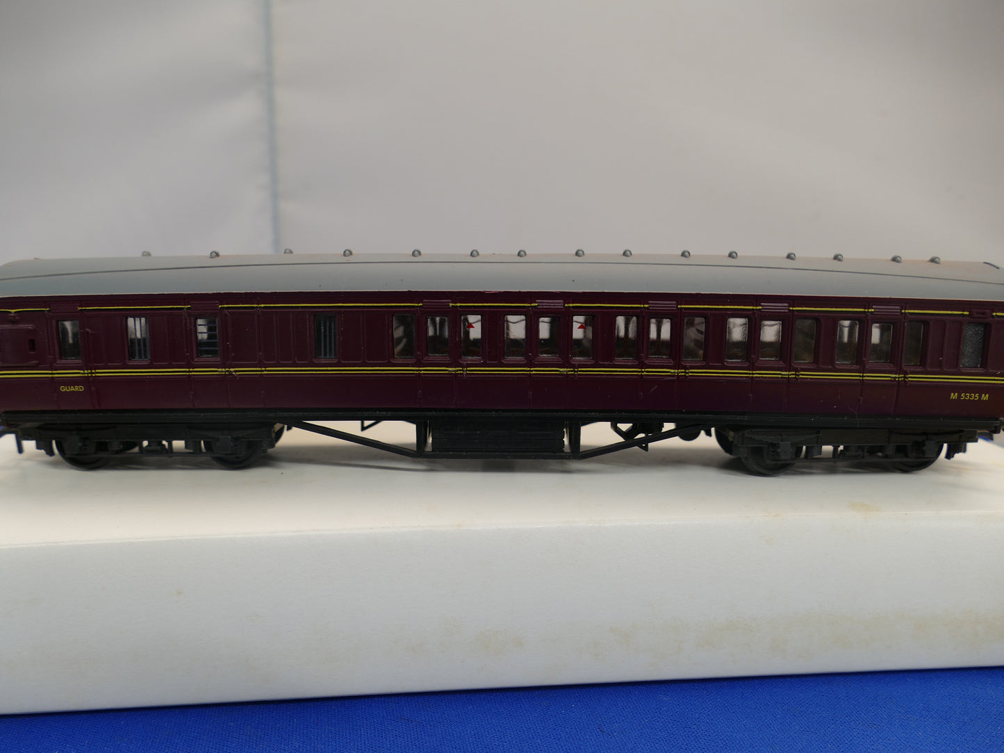 Mainline OO Coach Maroon (used)
