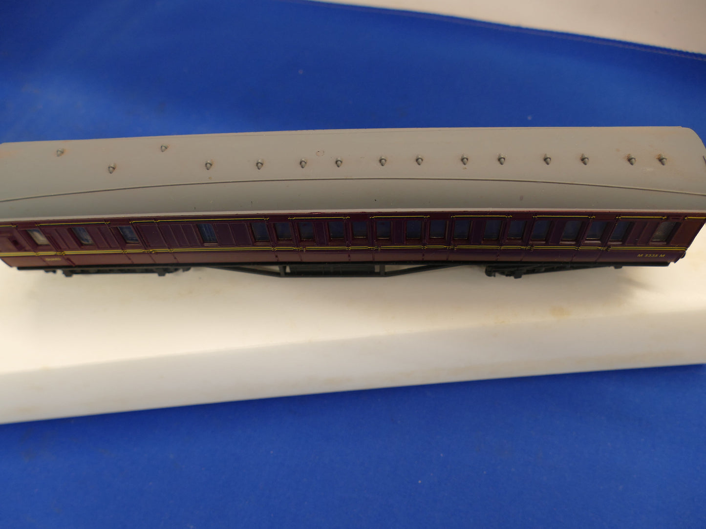Mainline OO Coach Maroon (used)