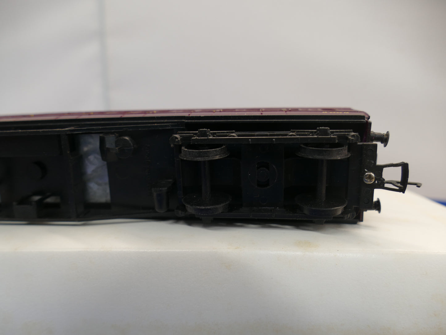 Mainline OO Coach Maroon (used)