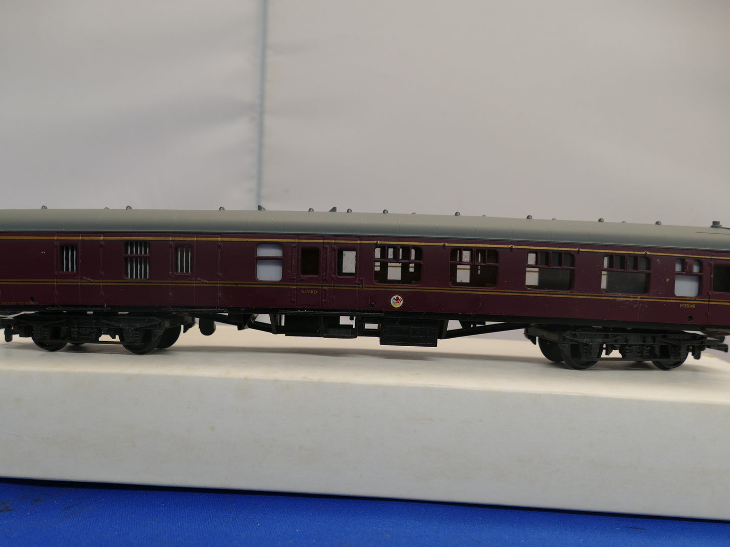 Mainline OO Coach Maroon (used)