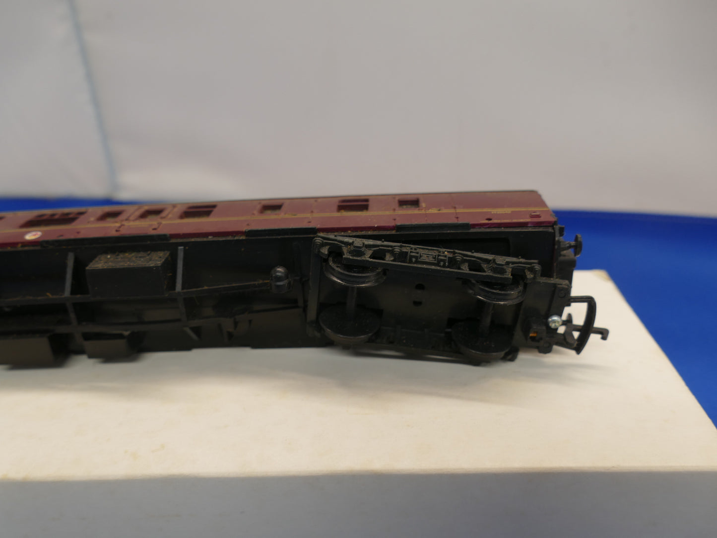 Mainline OO Coach Maroon (used)