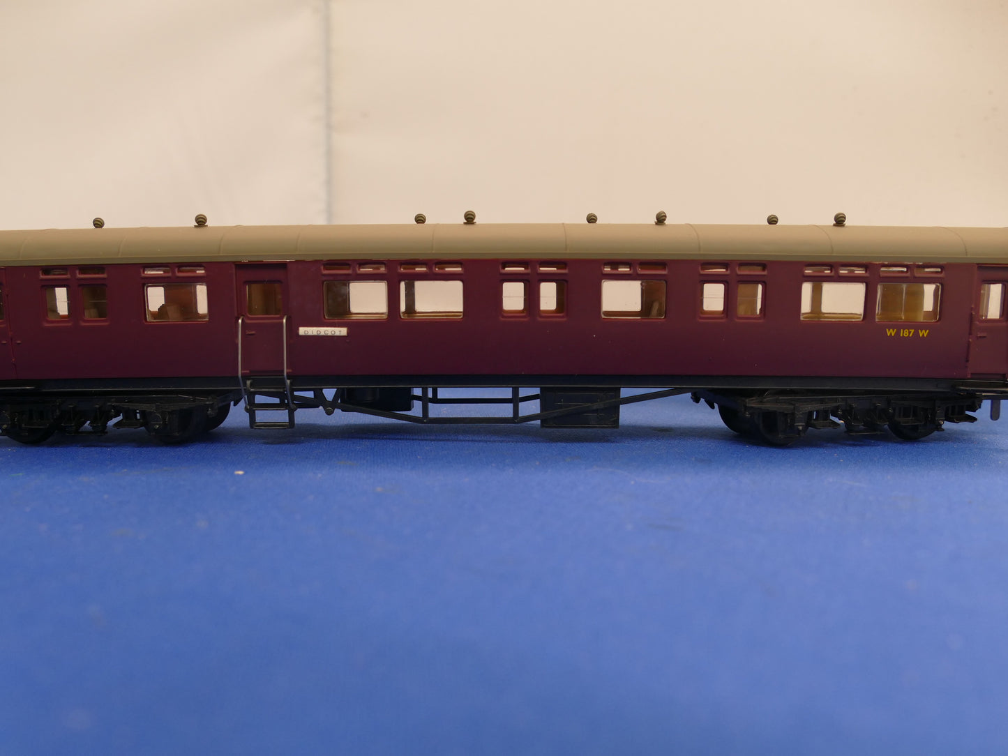 Airfix OO Coach Maroon (used)