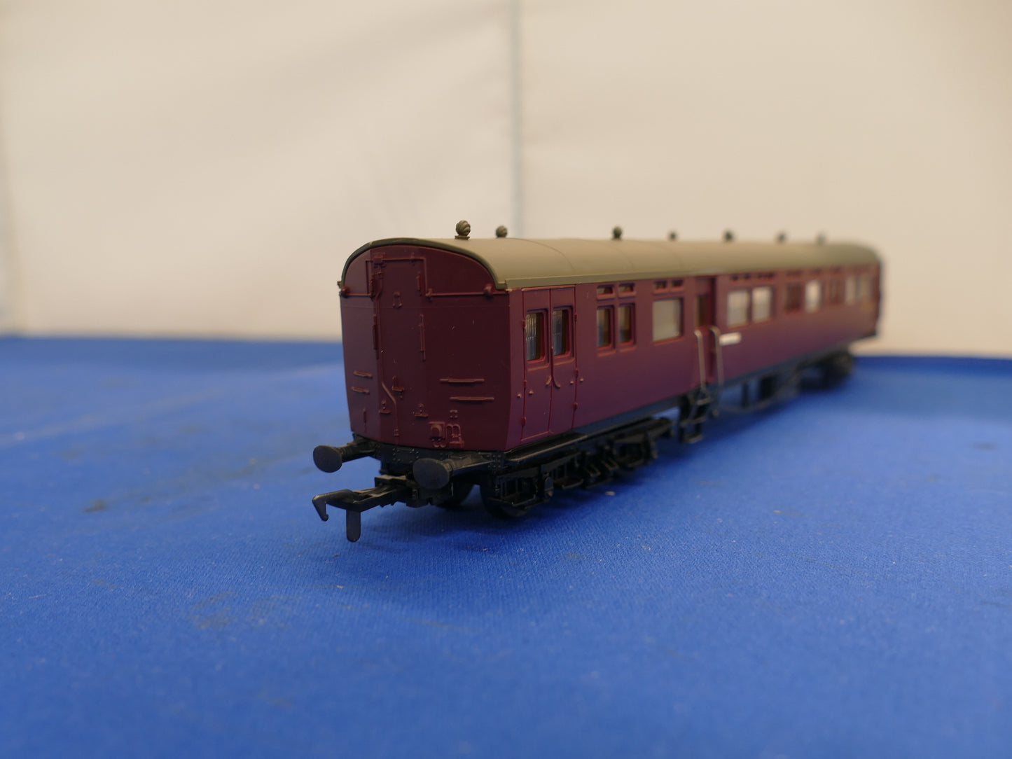 Airfix OO Coach Maroon (used)