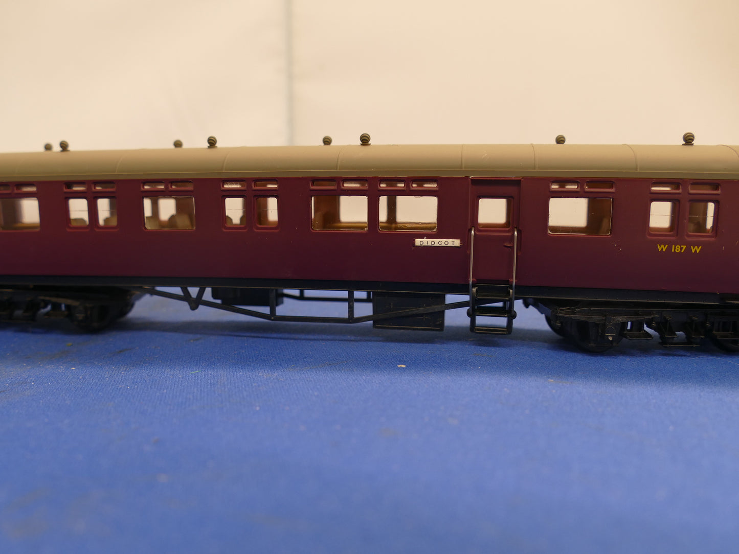 Airfix OO Coach Maroon (used)