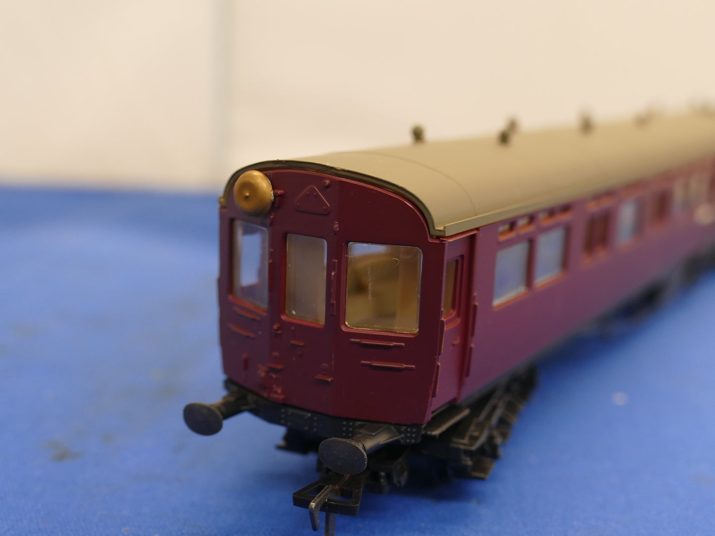 Airfix OO Coach Maroon (used)