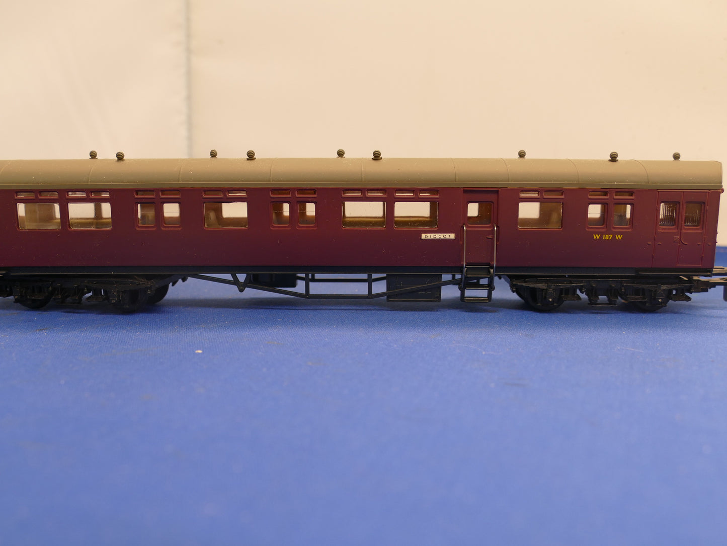Airfix GMR OO Brake Coach Maroon (used)