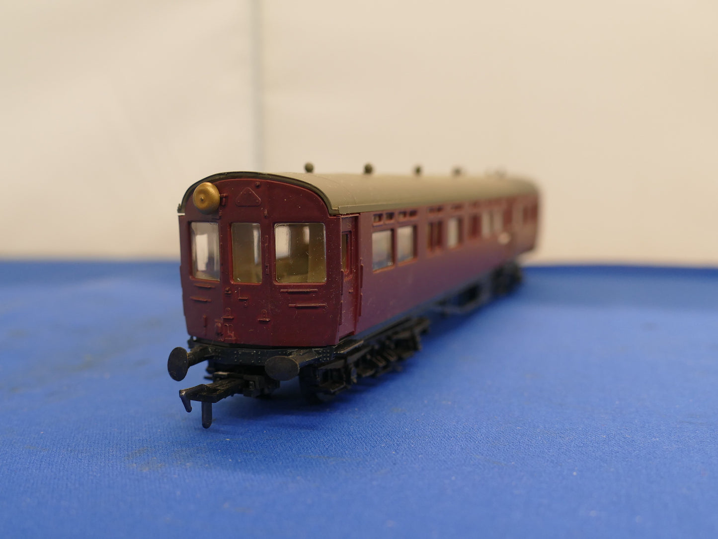 Airfix GMR OO Brake Coach Maroon (used)