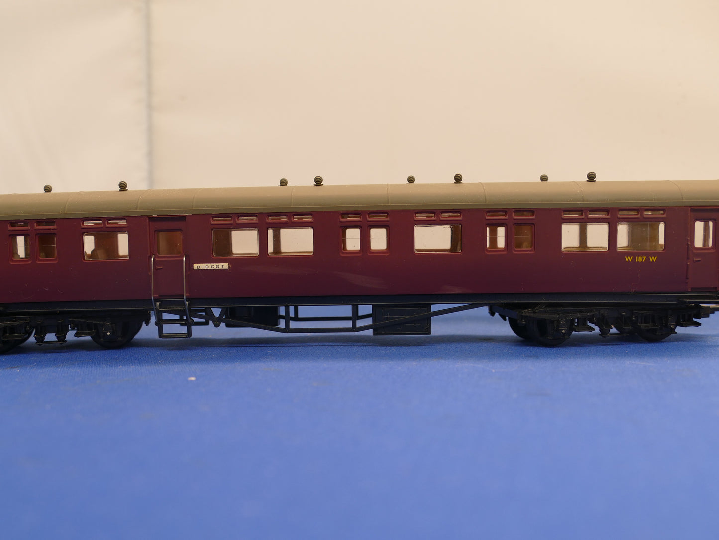 Airfix GMR OO Brake Coach Maroon (used)