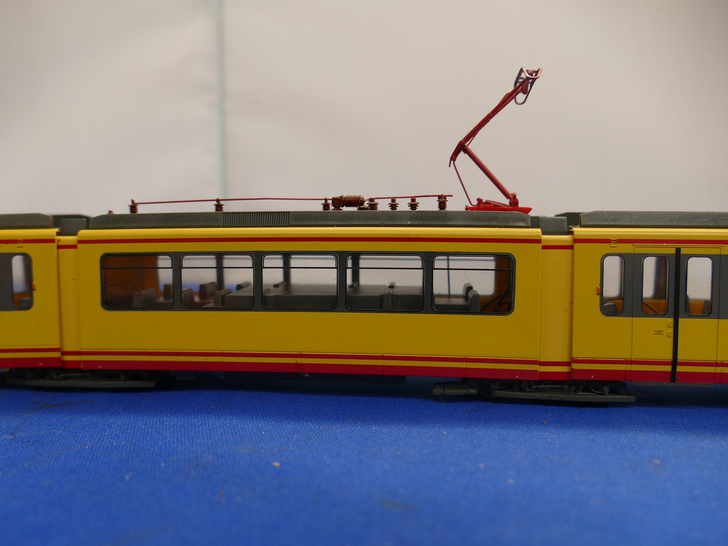 Roco OO/HO - 63470 "Karlesruhe" Tram (used)