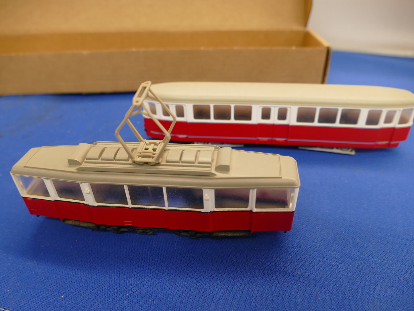 OO/HO Unpowered Tram (used)