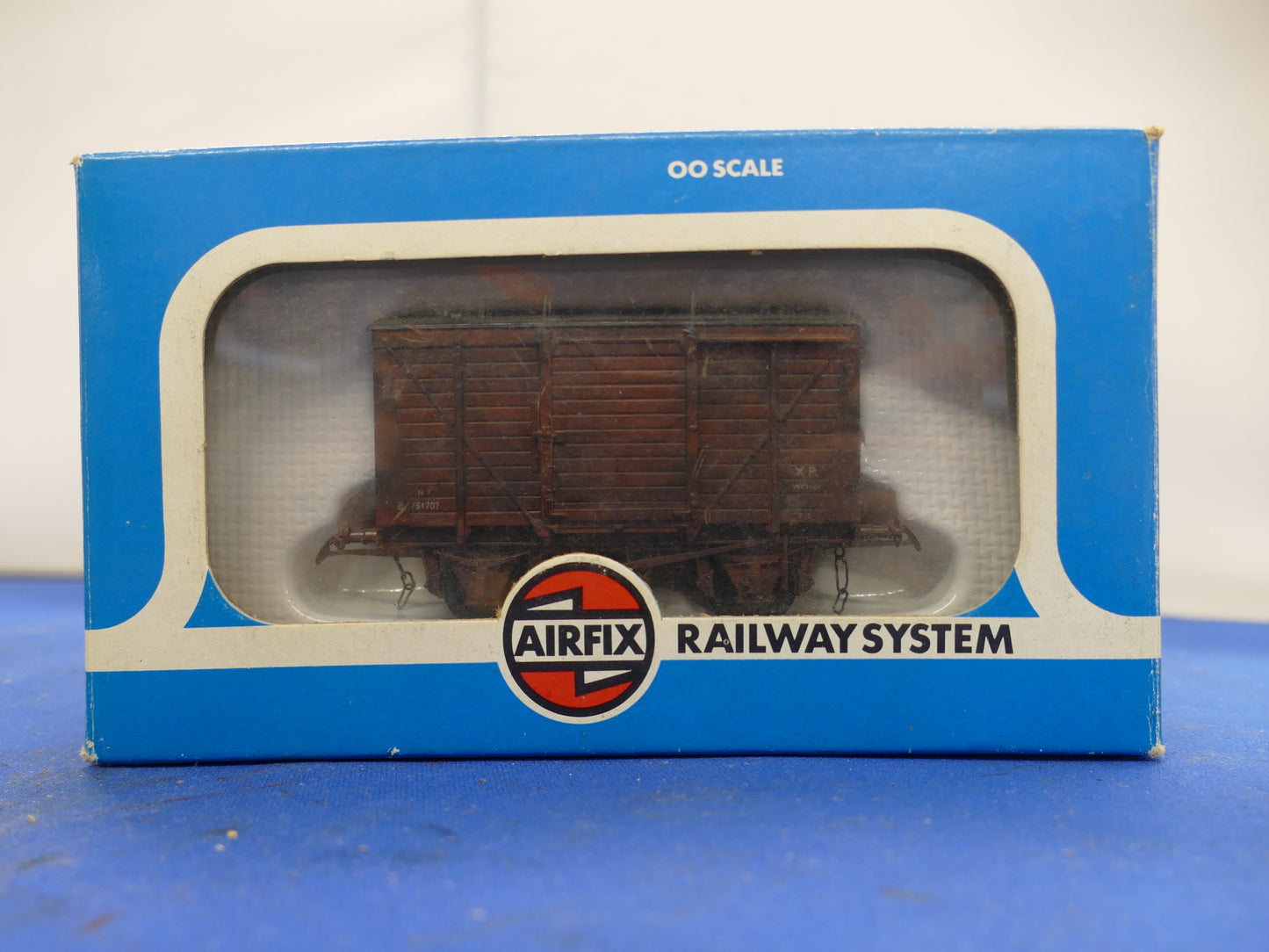 Airfix OO 12 Ton Box Wagon (used)