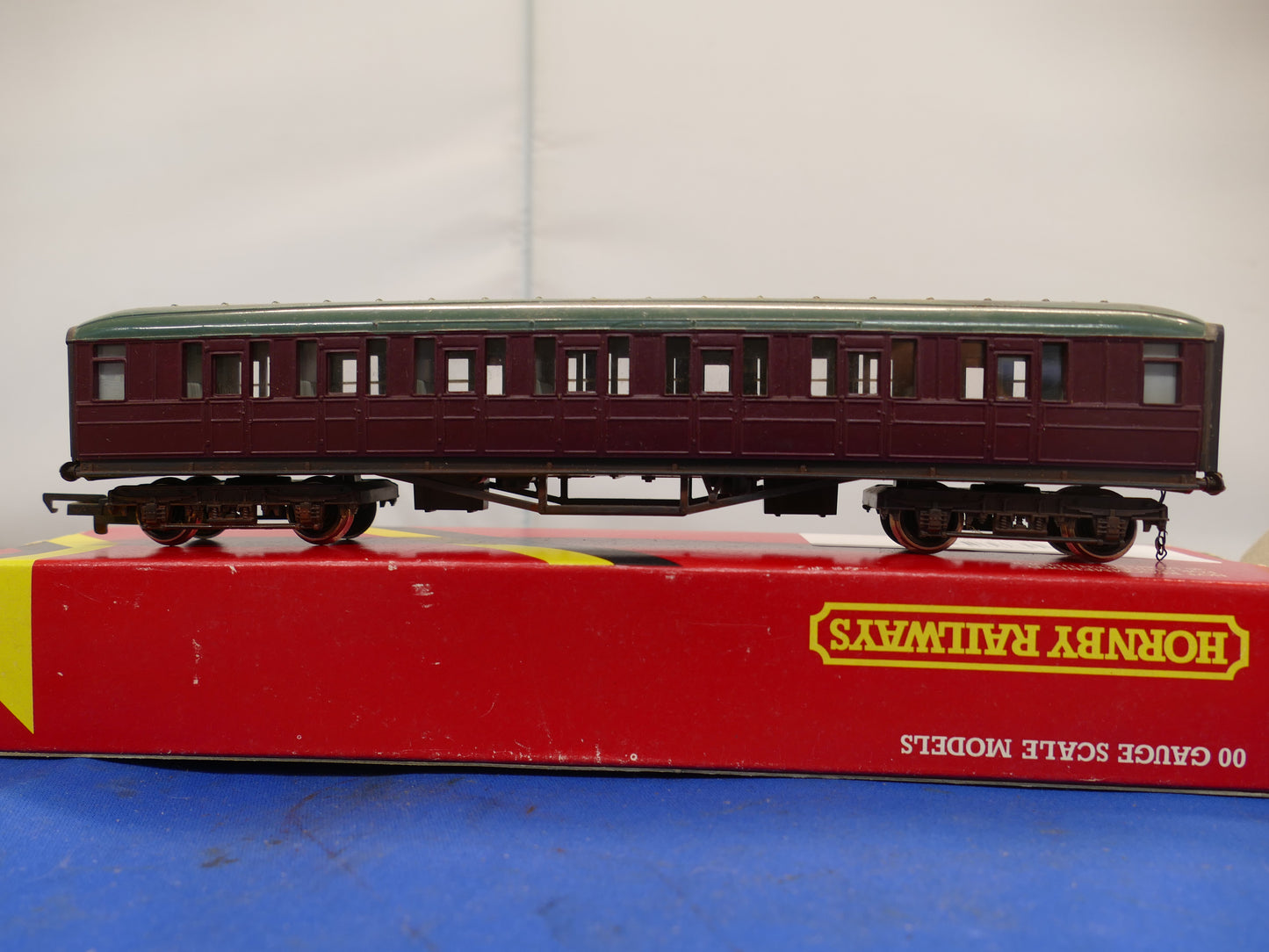 Hornby R435 LNER Coach (Used)