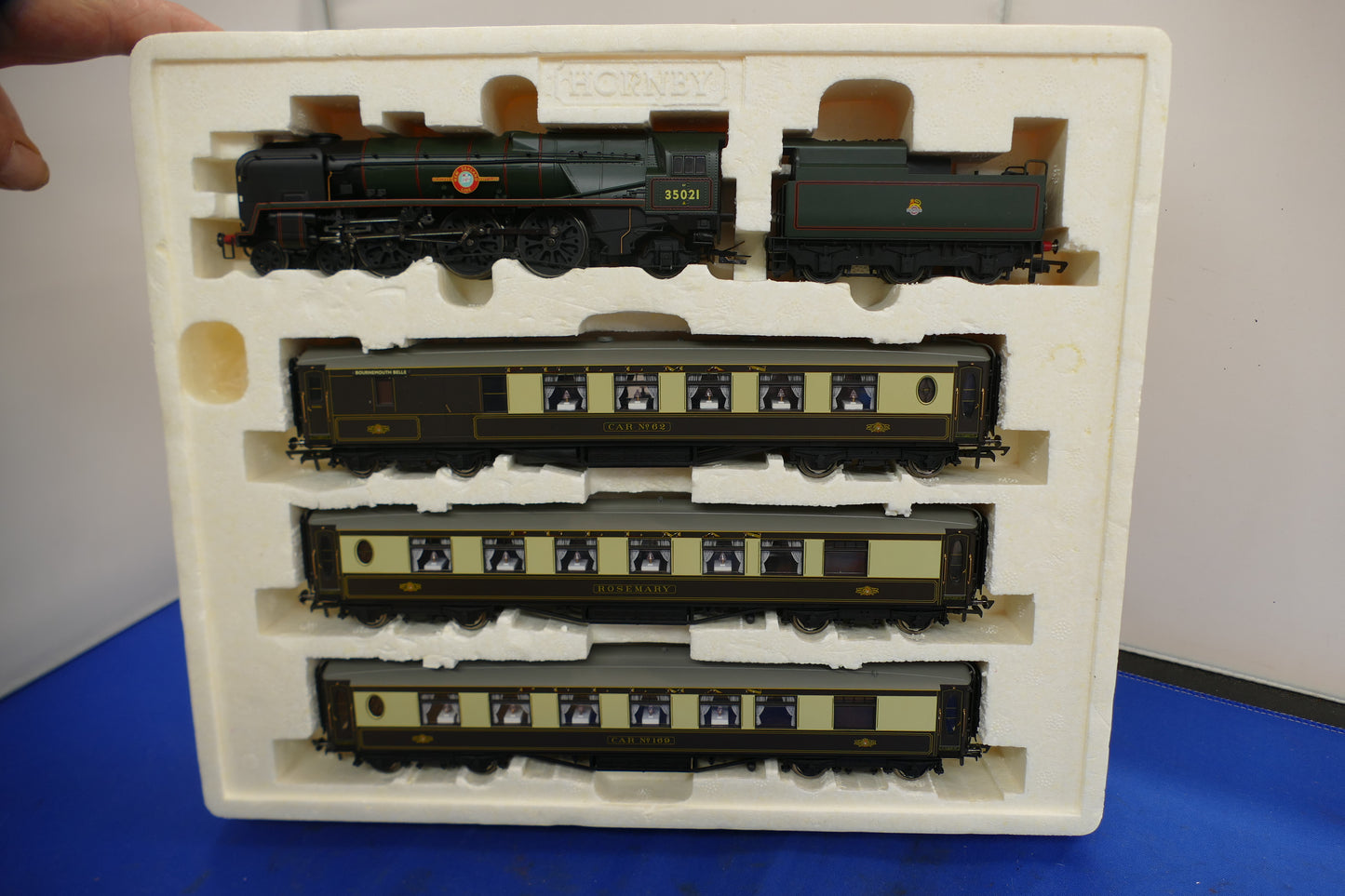 Hornby OO R2300 "Bournemouth Belle" set (used)