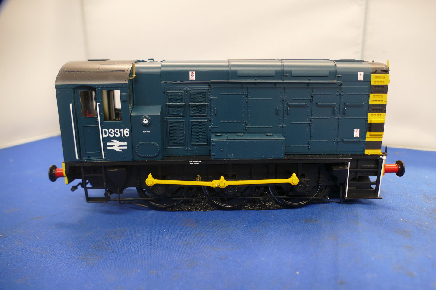 "O" Gauge Dapol Class 08 Diesel (used)