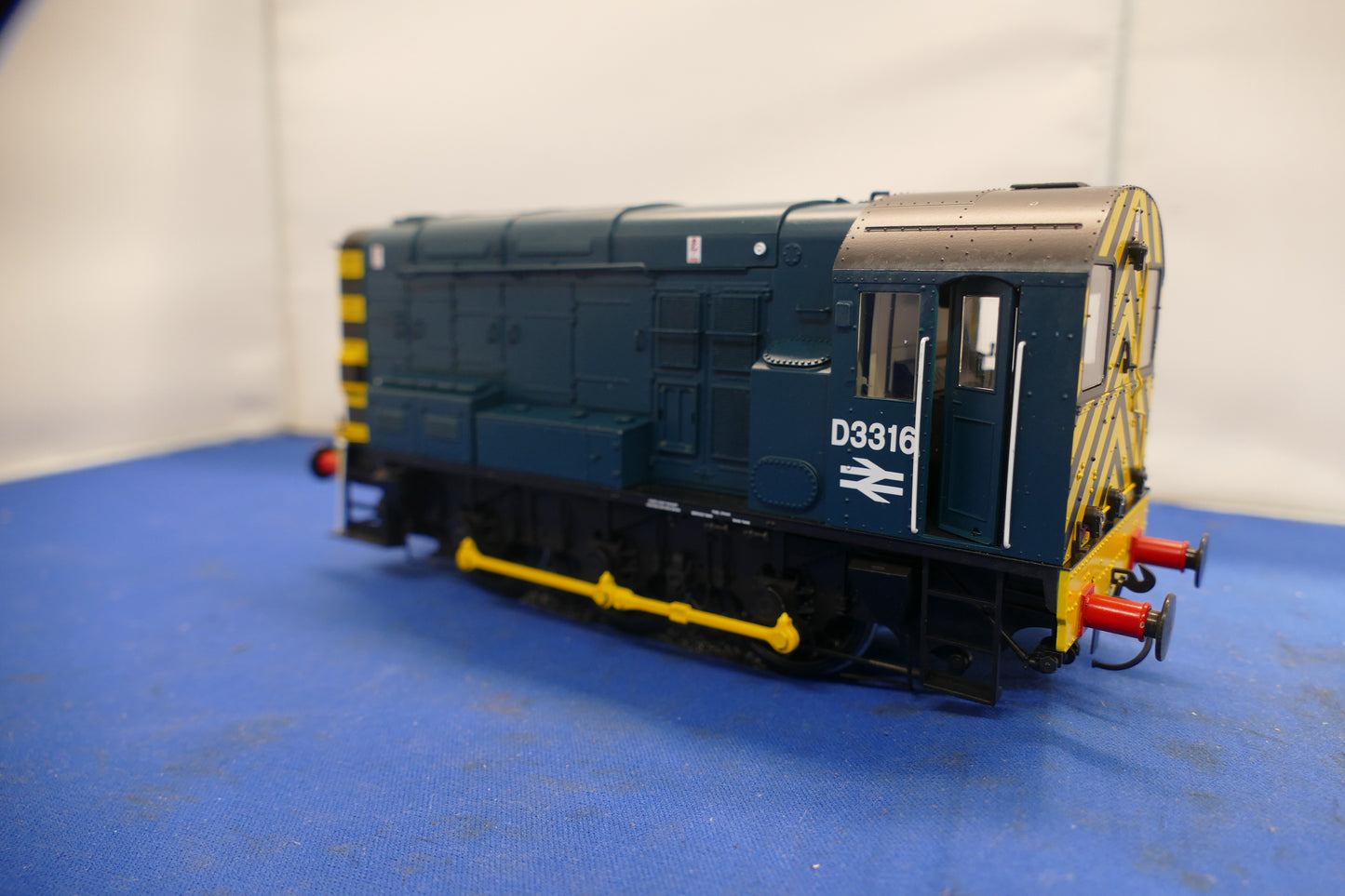 "O" Gauge Dapol Class 08 Diesel (used)