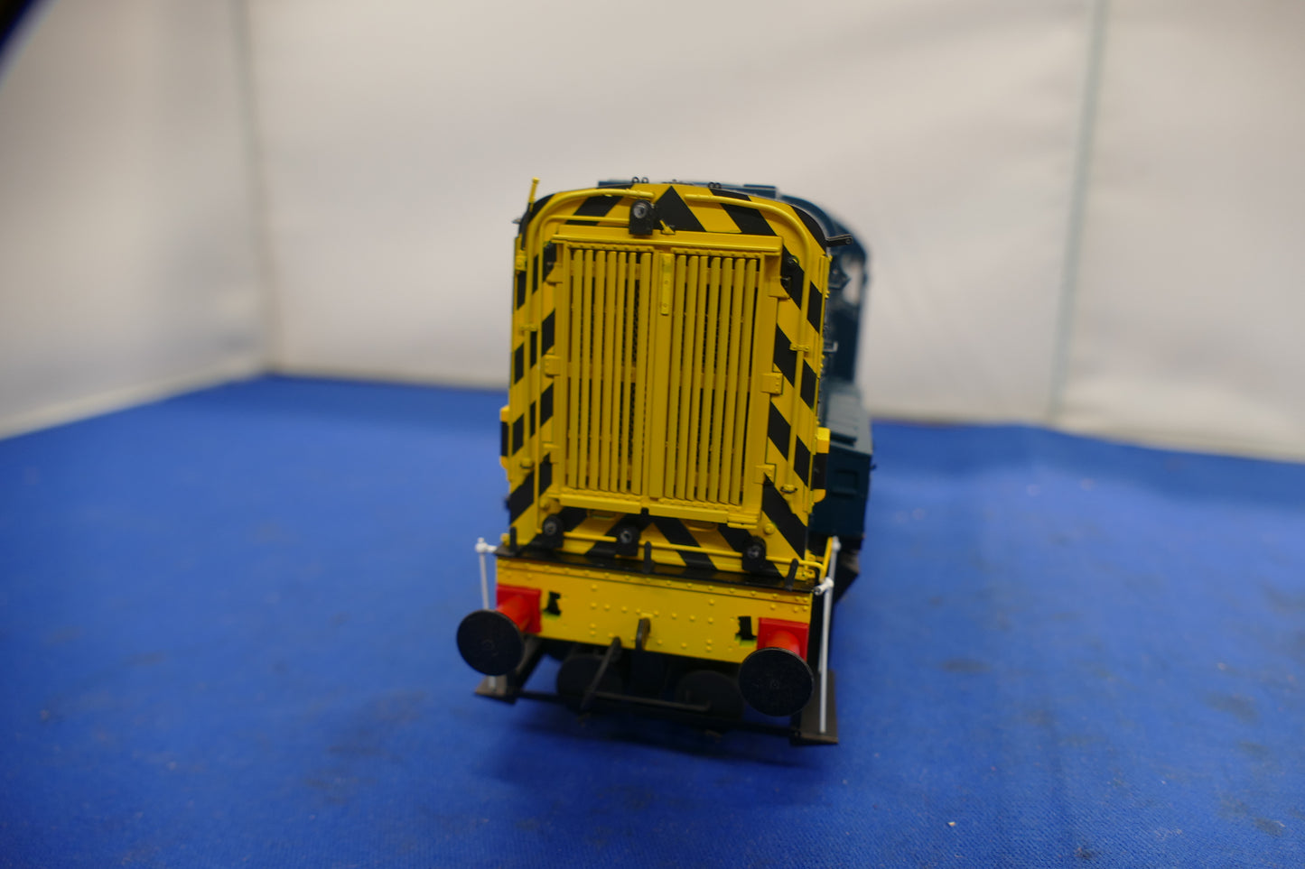 "O" Gauge Dapol Class 08 Diesel (used)