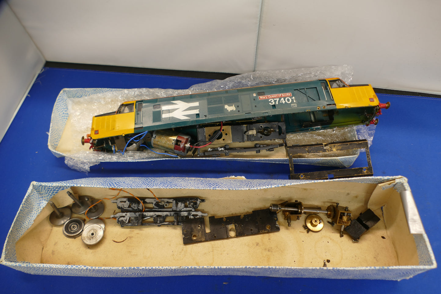 "O" Gauge  BR Diesel 37401 box of Bits (used)