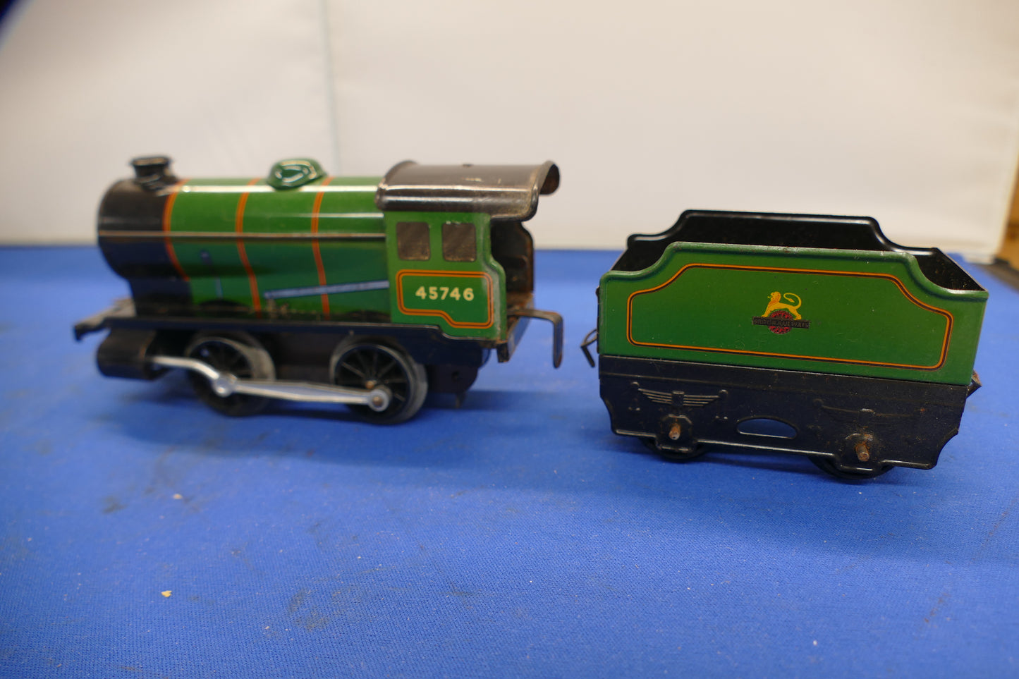 "O" Gauge Clockwork Metal Loco (used)