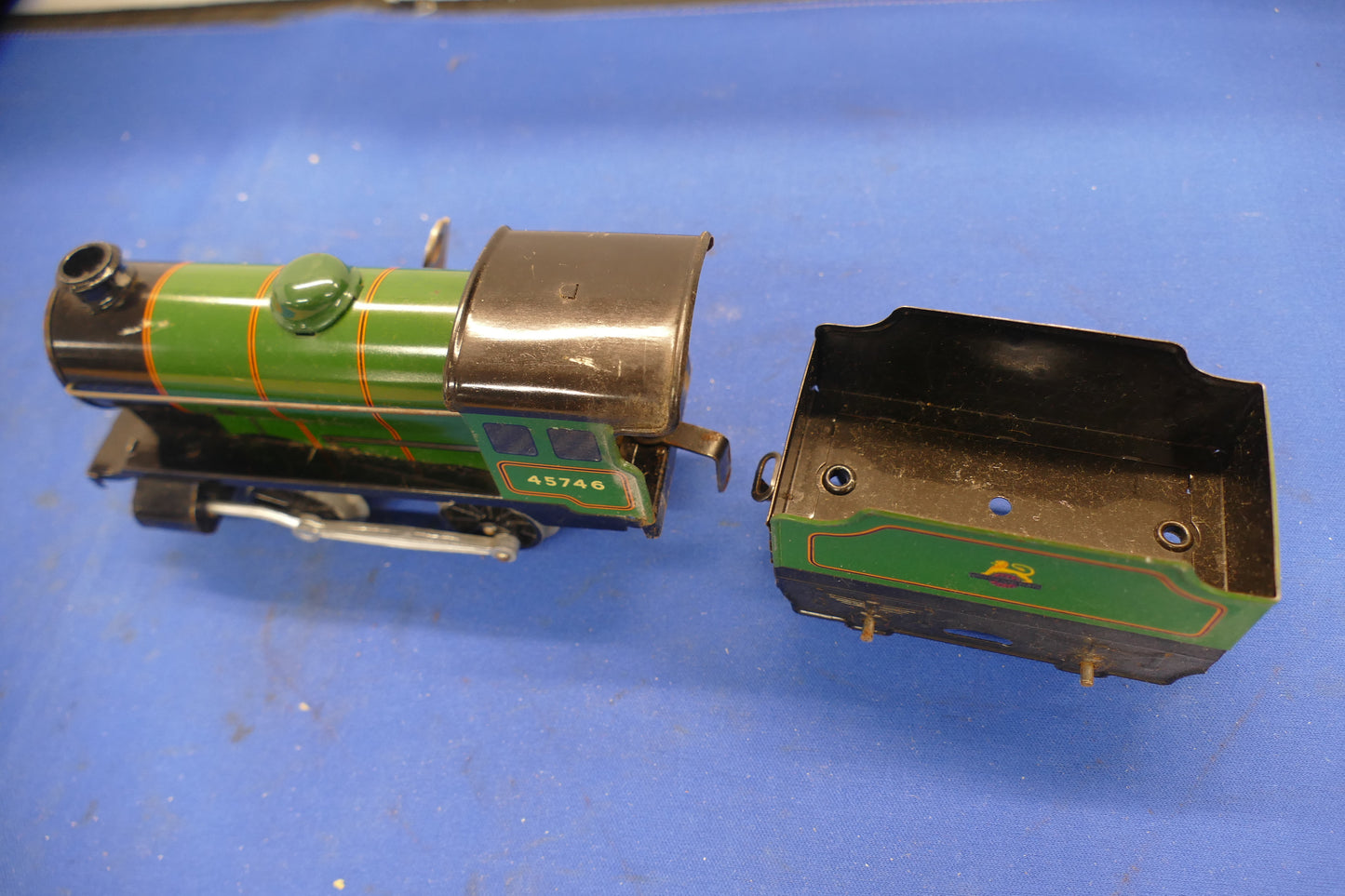 "O" Gauge Clockwork Metal Loco (used)