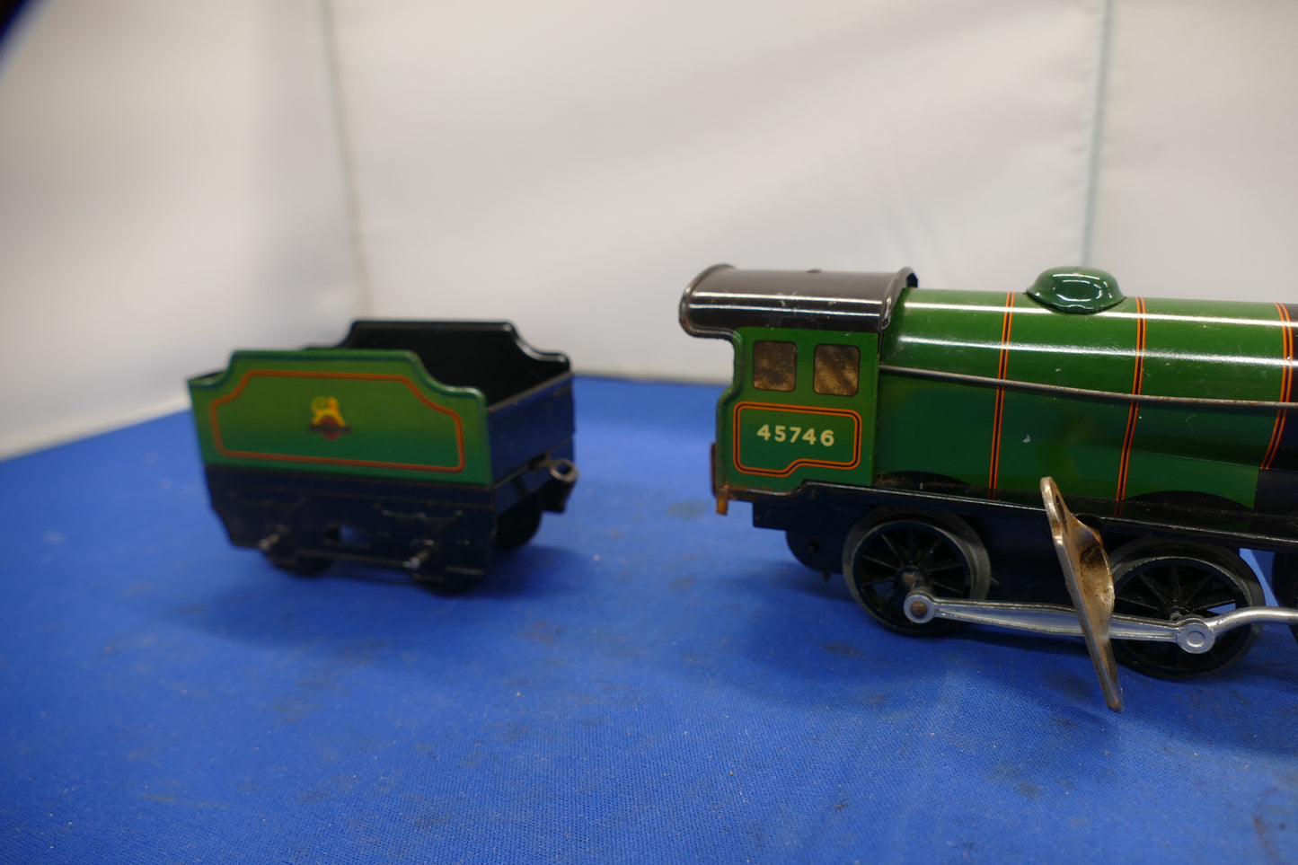 "O" Gauge Clockwork Metal Loco (used)
