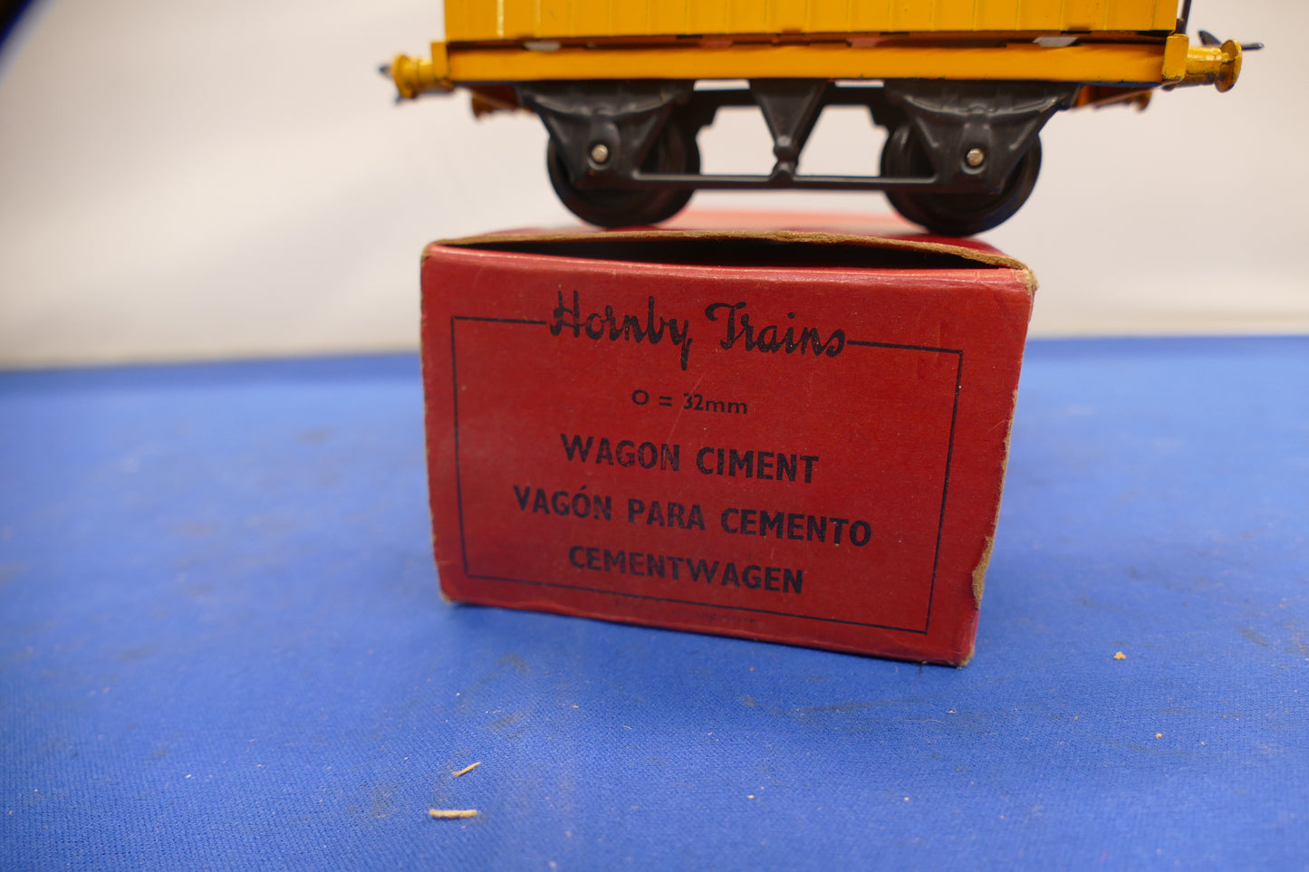 Hornby O Gauge Tinplate Wagon "Cement" (used)