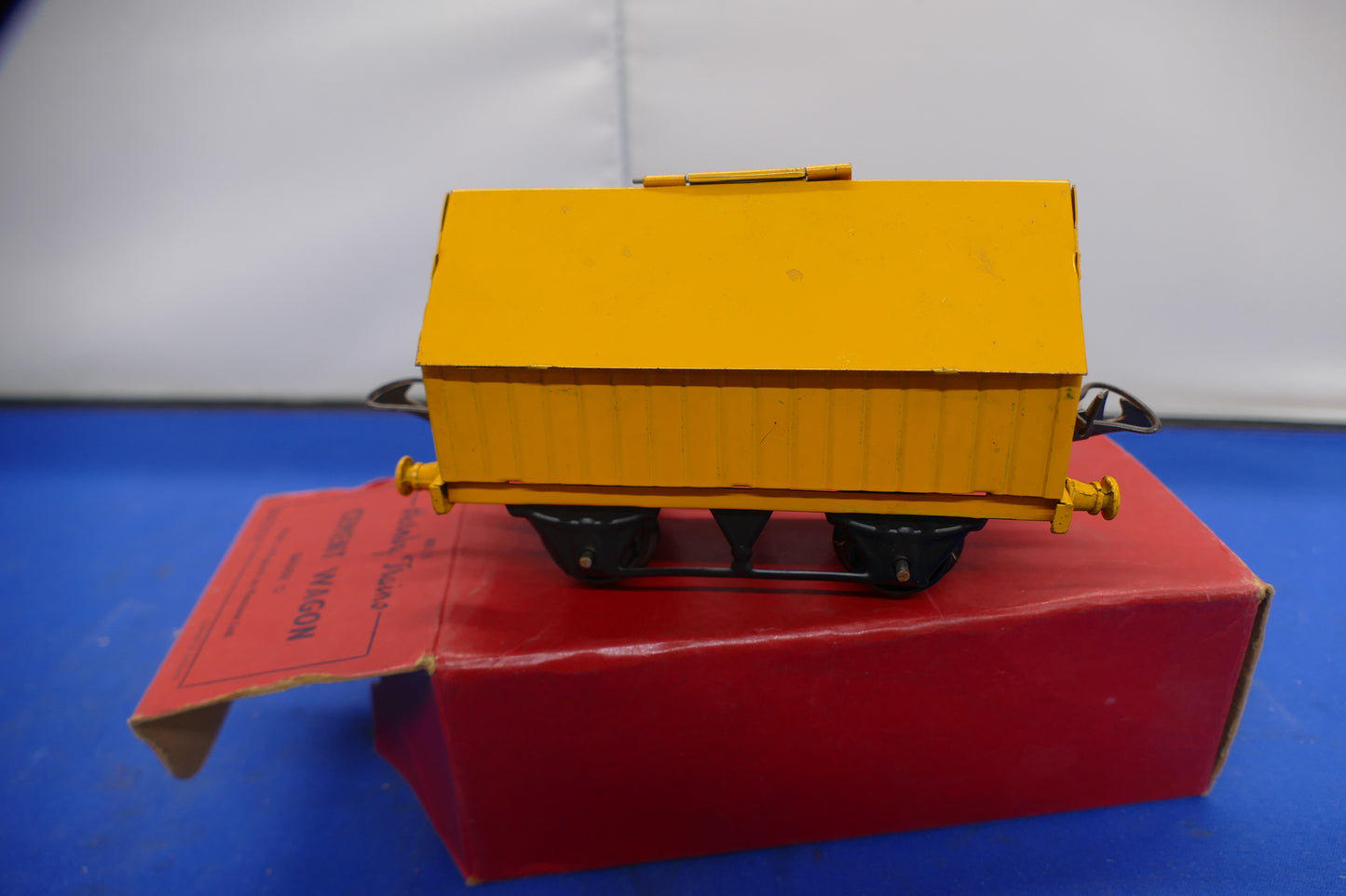 Hornby O Gauge Tinplate Wagon "Cement" (used)