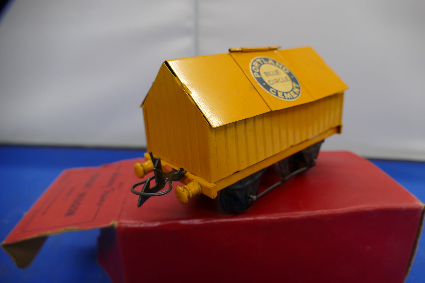 Hornby O Gauge Tinplate Wagon "Cement" (used)