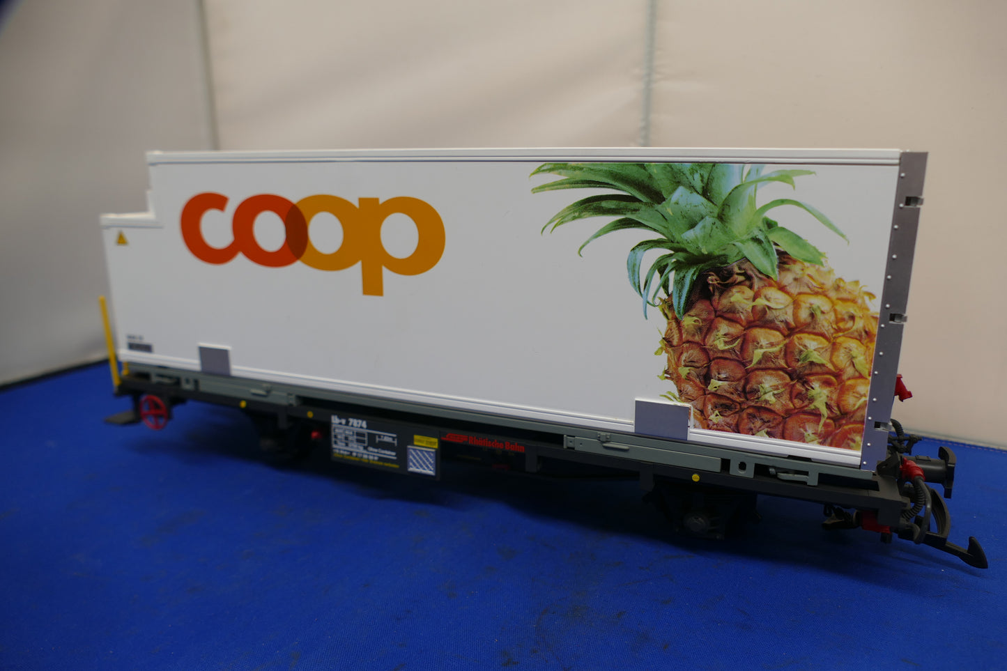 LGB 45890 RhB Container Wagon - Pineapple (used)