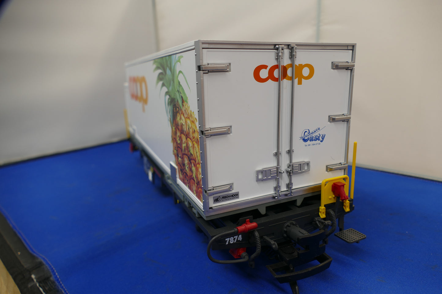 LGB 45890 RhB Container Wagon - Pineapple (used)