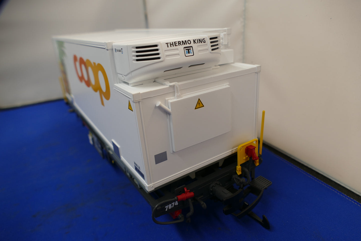 LGB 45890 RhB Container Wagon - Pineapple (used)