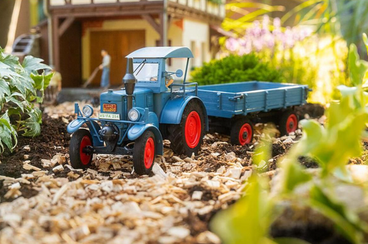 Pola 331620 Lanz Bulldog Tractor with Trailer Kit